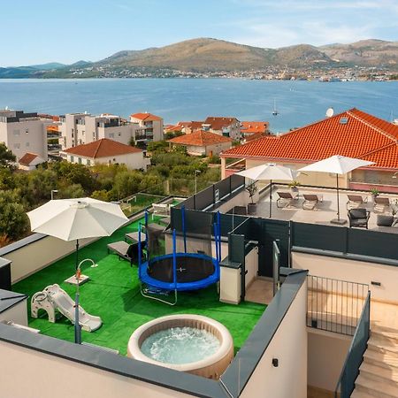 Apartment Alegria In Okrug With Heated Pool, Sea View, Jacuzzi, Wifi โตรกีร์ ภายนอก รูปภาพ