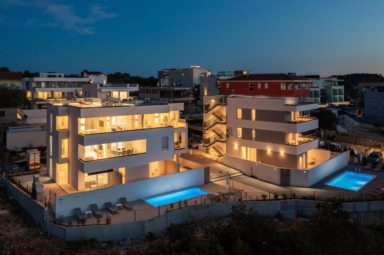 Apartment Alegria In Okrug With Heated Pool, Sea View, Jacuzzi, Wifi โตรกีร์ ภายนอก รูปภาพ