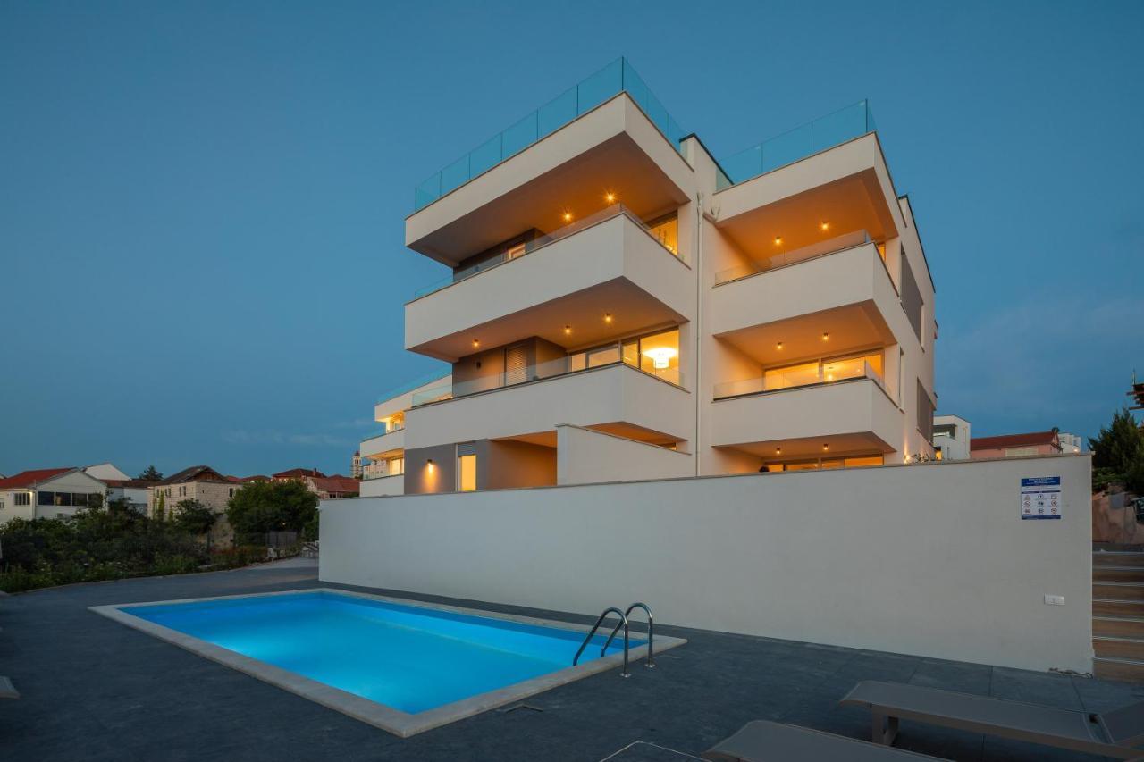 Apartment Alegria In Okrug With Heated Pool, Sea View, Jacuzzi, Wifi โตรกีร์ ภายนอก รูปภาพ