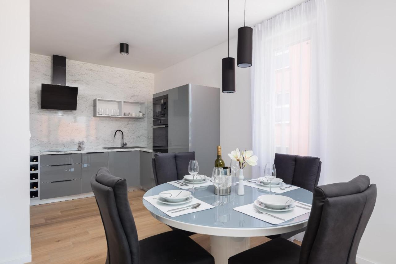 Apartment Alegria In Okrug With Heated Pool, Sea View, Jacuzzi, Wifi โตรกีร์ ภายนอก รูปภาพ