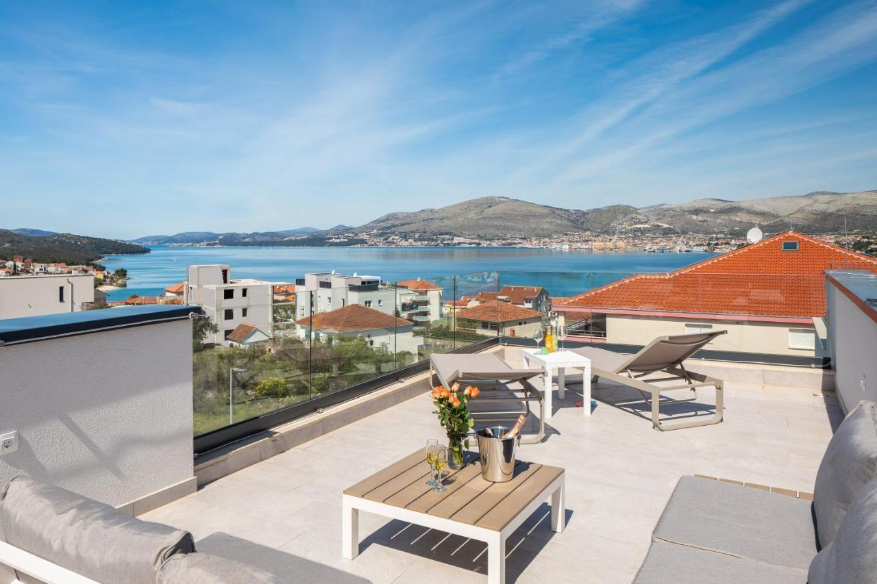 Apartment Alegria In Okrug With Heated Pool, Sea View, Jacuzzi, Wifi โตรกีร์ ภายนอก รูปภาพ