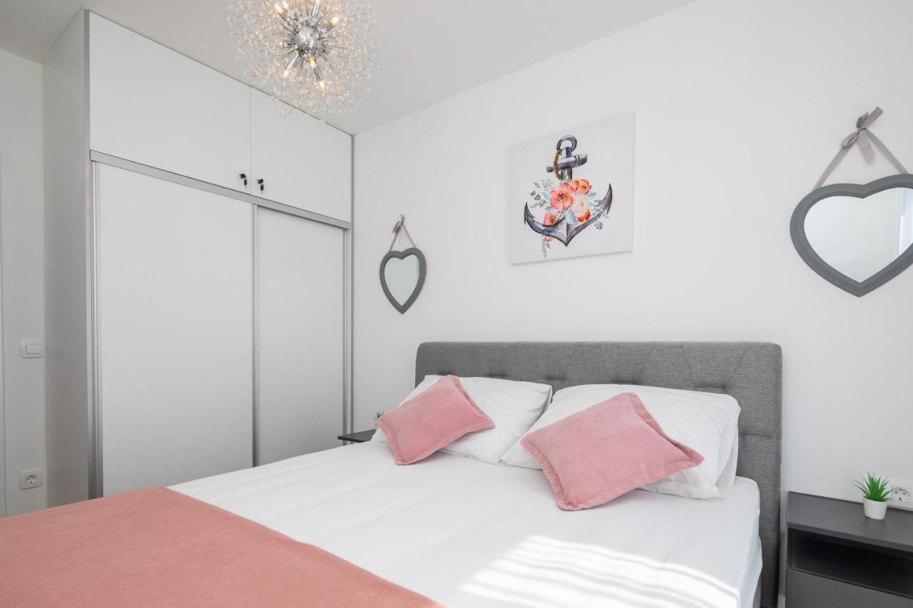 Apartment Alegria In Okrug With Heated Pool, Sea View, Jacuzzi, Wifi โตรกีร์ ภายนอก รูปภาพ