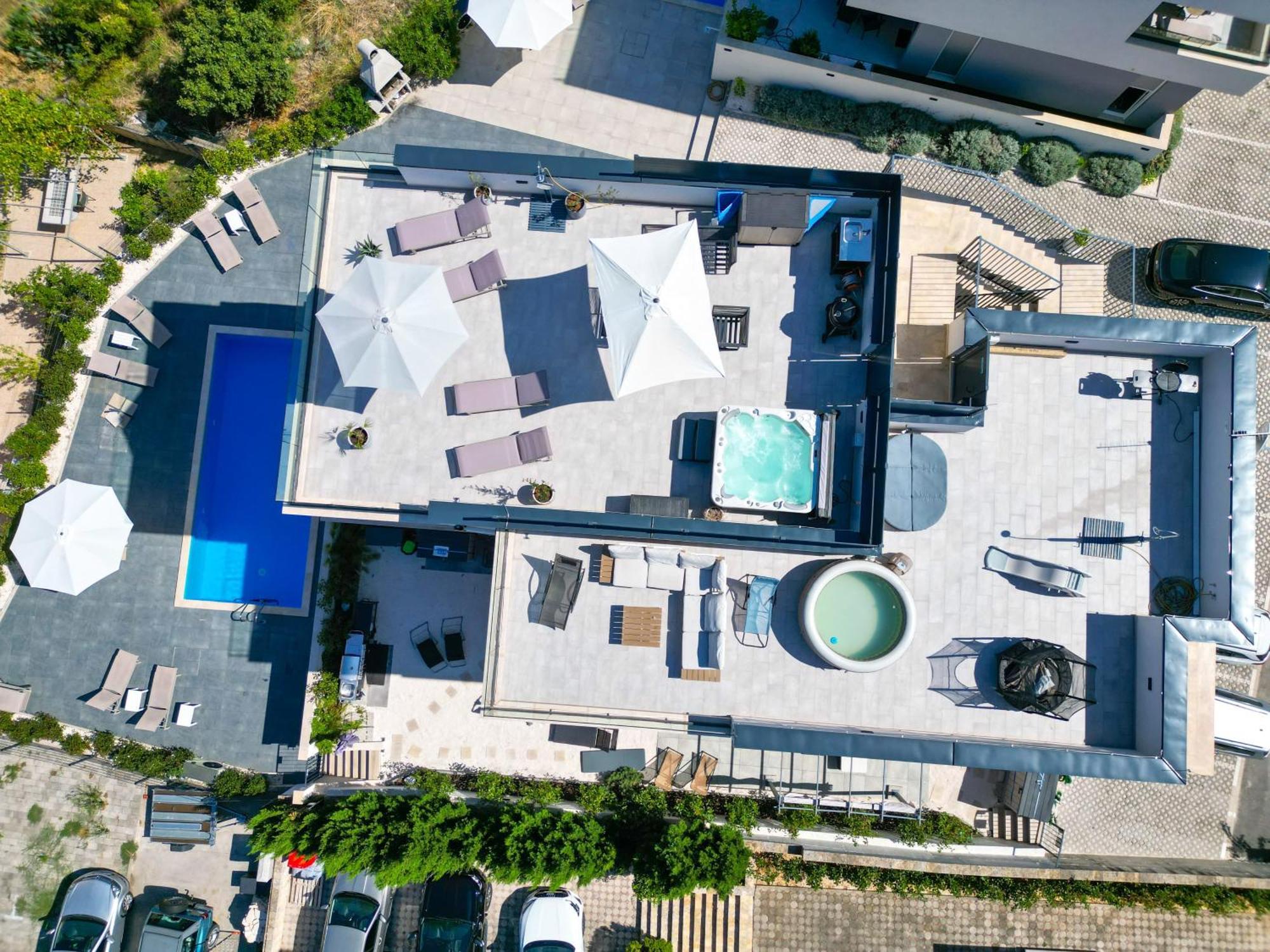 Apartment Alegria In Okrug With Heated Pool, Sea View, Jacuzzi, Wifi โตรกีร์ ภายนอก รูปภาพ